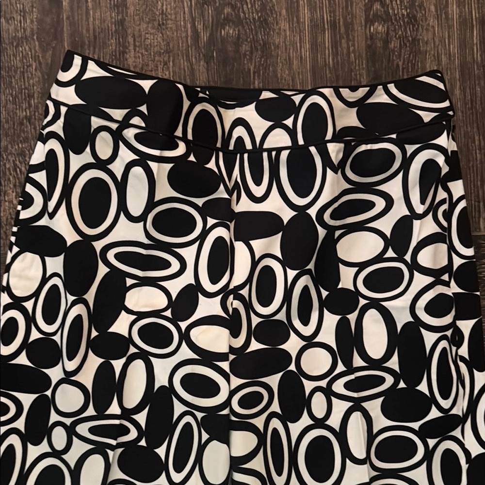 Talbots Geometric Patterned Cropped Pants - Picture 4 of 12